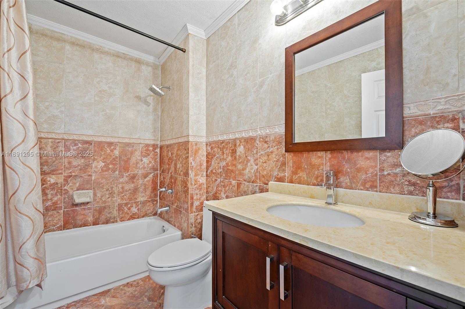 SKY LAKE VILLAS FIRST ADD - Residential