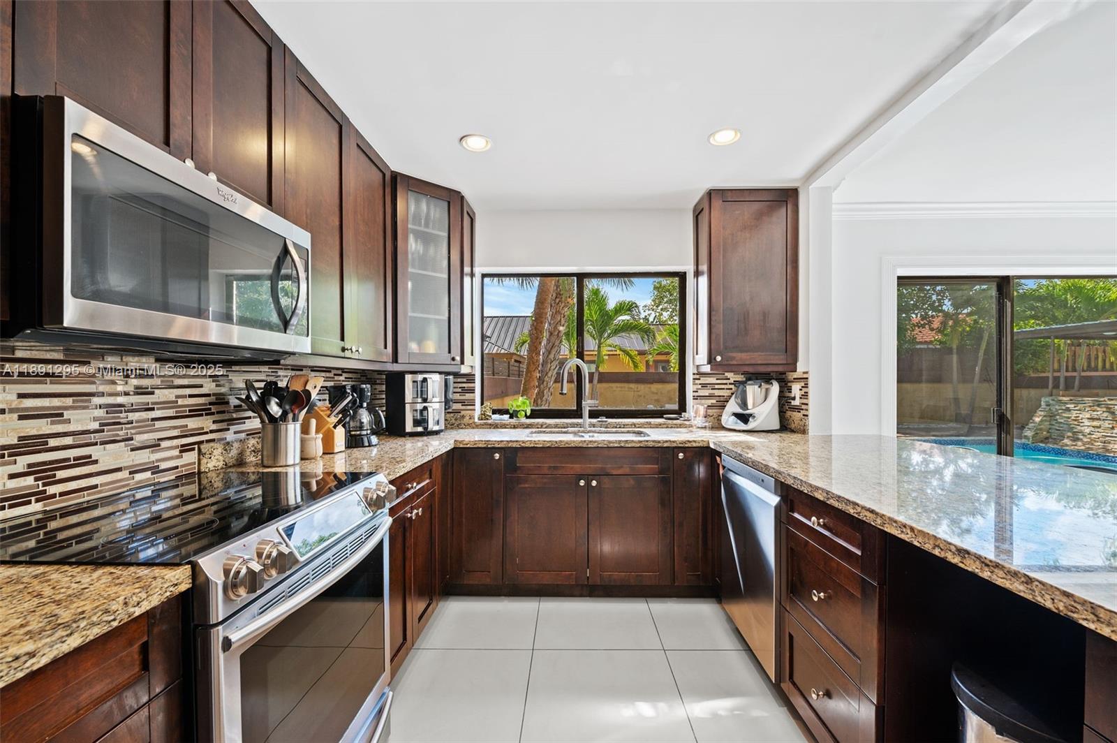 SKY LAKE VILLAS FIRST ADD - Residential