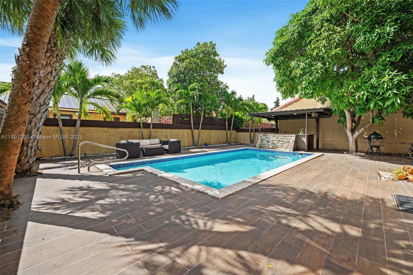 SKY LAKE VILLAS FIRST ADD - Residential