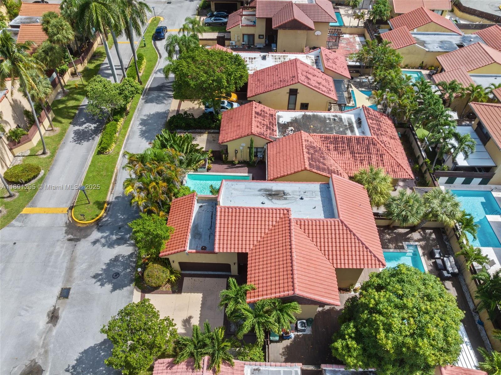 SKY LAKE VILLAS FIRST ADD - Residential