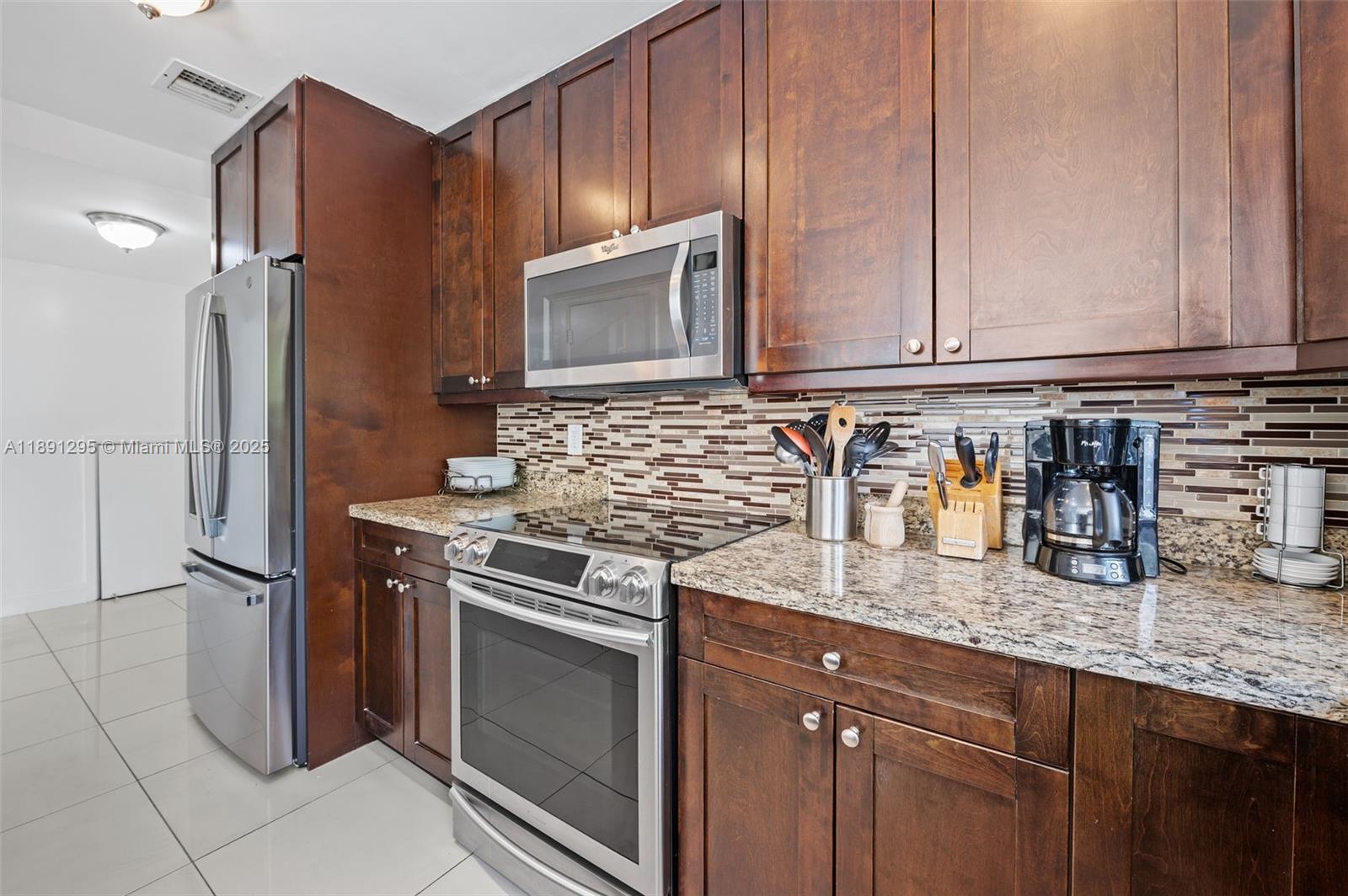 SKY LAKE VILLAS FIRST ADD - Residential