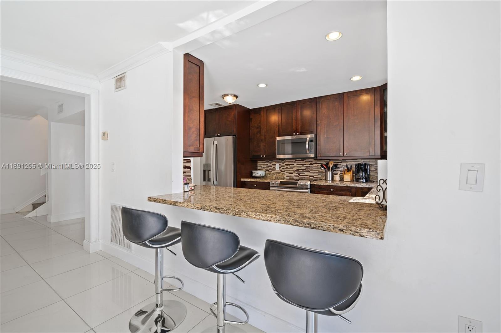 SKY LAKE VILLAS FIRST ADD - Residential