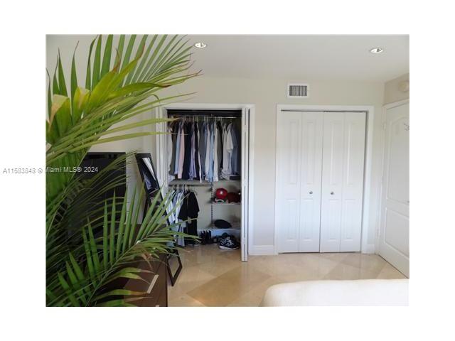 SUNSET POINT CONDO - Residential Lease