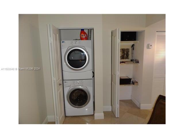 SUNSET POINT CONDO - Residential Lease