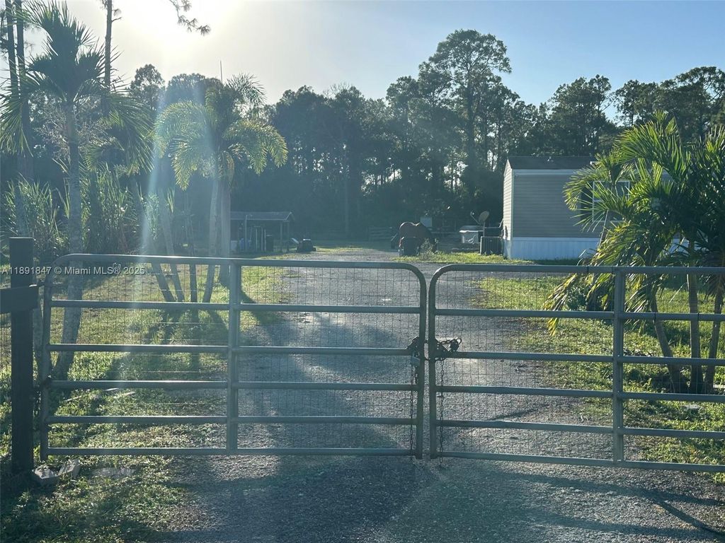 Photo of 3850 Pioneer 10St St, Clewiston, FL 33440 (MLS # A11891847)