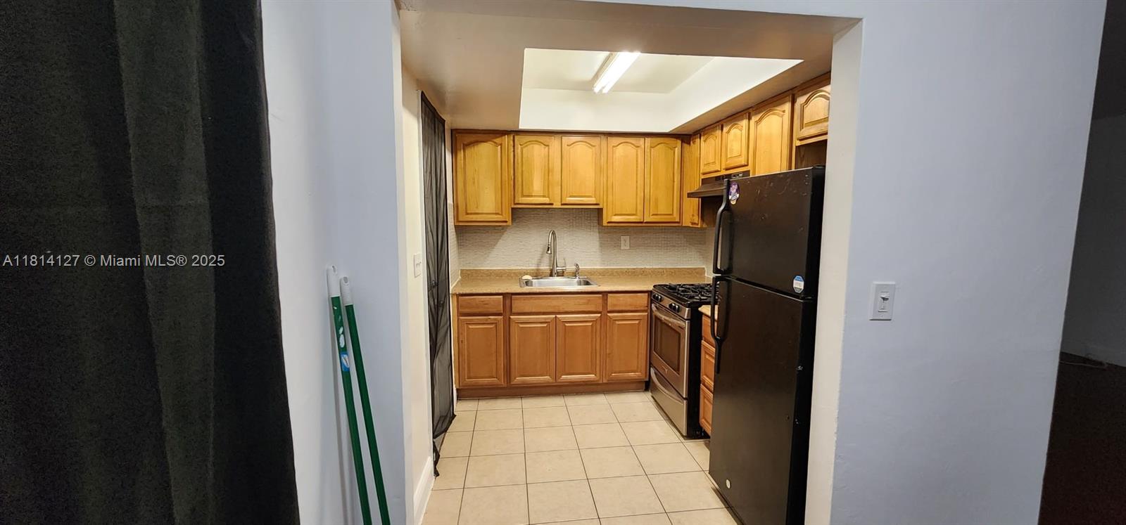 371 Ne 57th Ct B, Oakland Park, Miami-Dade County, Florida - 2 Bedrooms  
1 Bathrooms - 