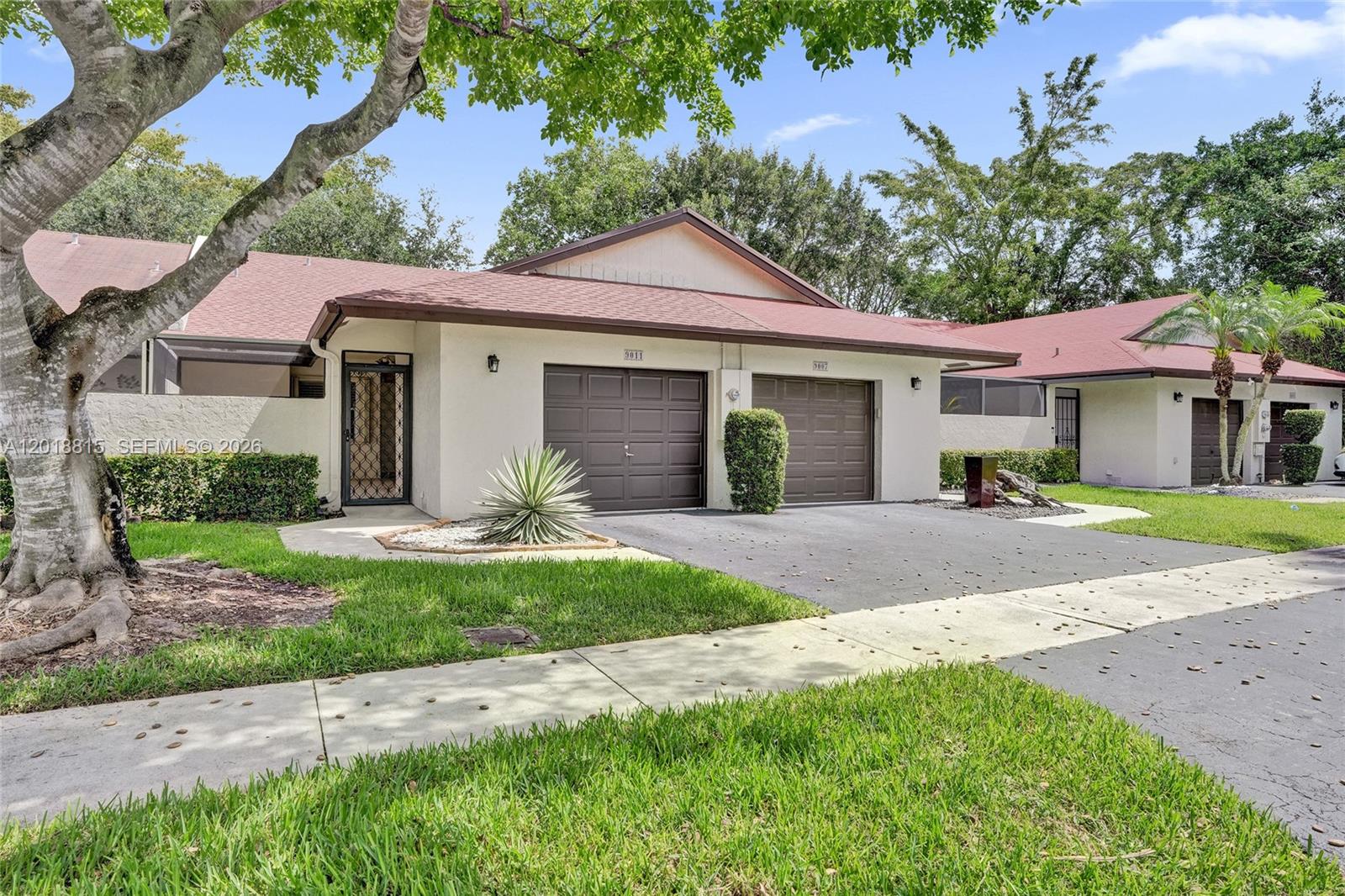 LANDINGS ON CYPRESS GREEN - Residential