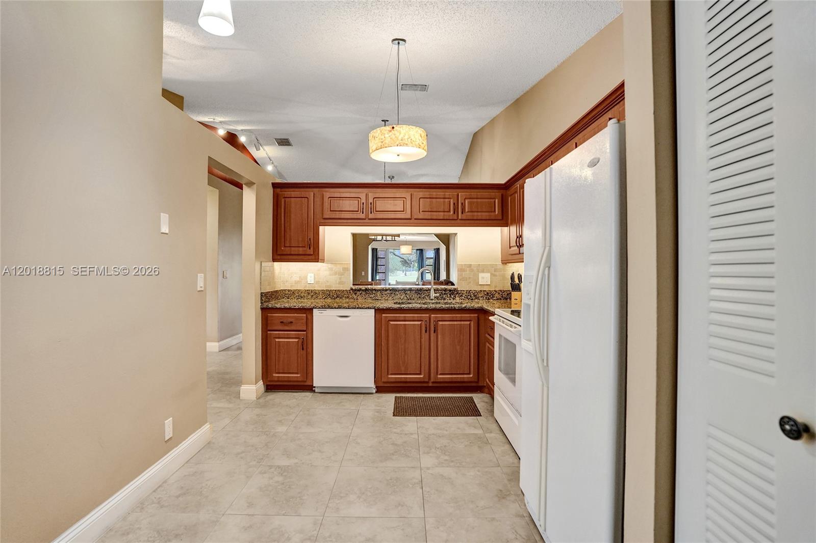LANDINGS ON CYPRESS GREEN - Residential