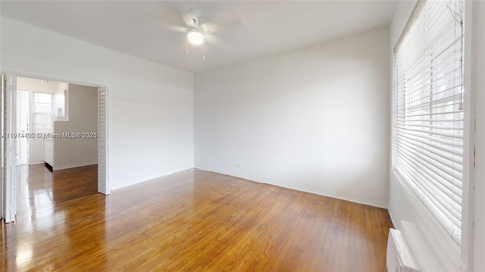 DELPHINE CONDO - Residential