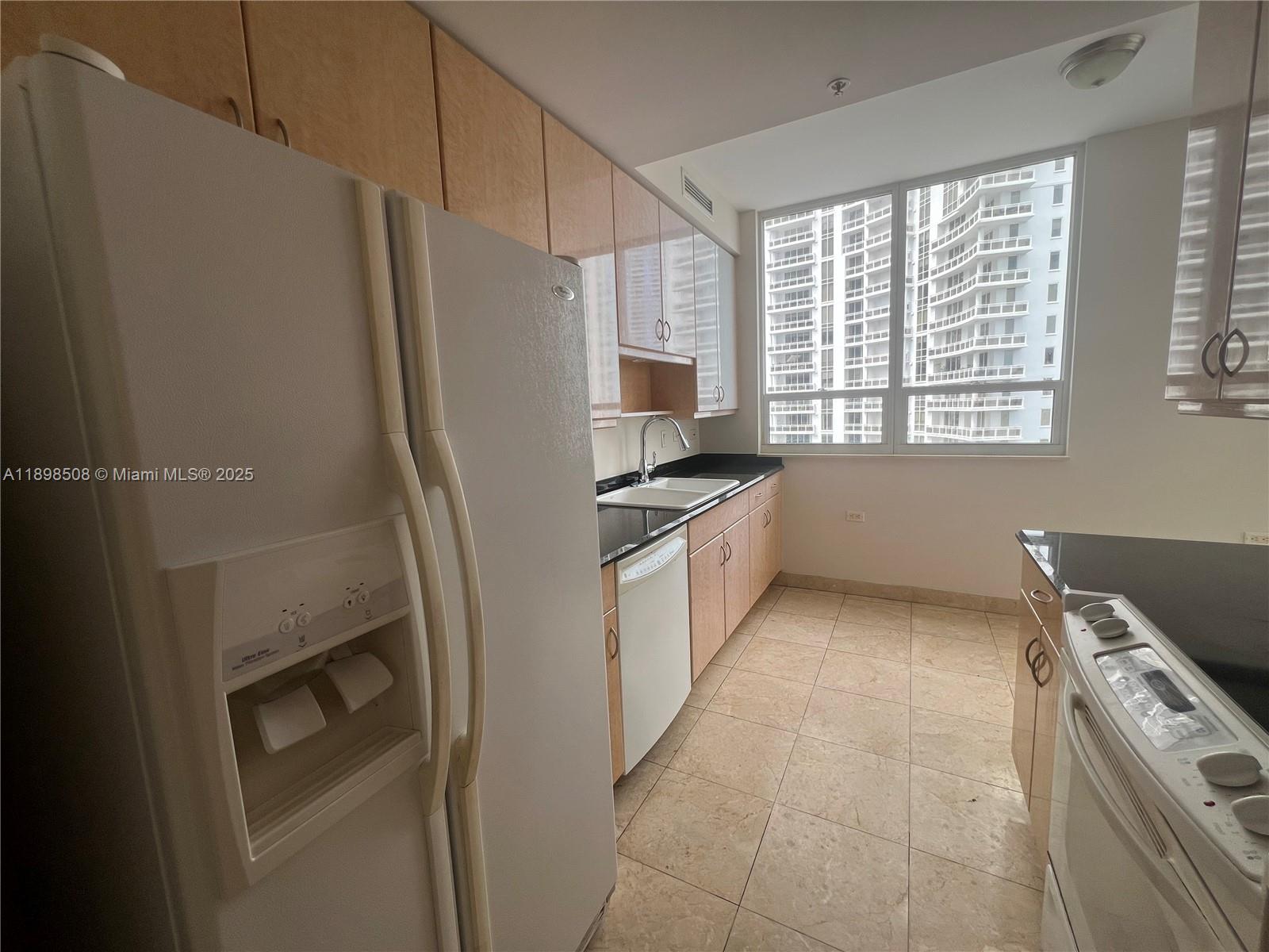 COURTS BRICKELL KEY CONDO - Residential Lease