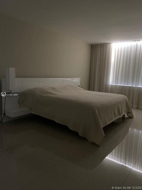 WINSTON TOWERS 500 CONDO - Residential