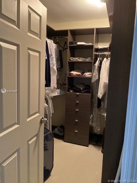 WINSTON TOWERS 500 CONDO - Residential