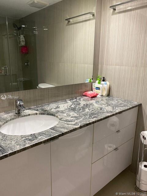 WINSTON TOWERS 500 CONDO - Residential