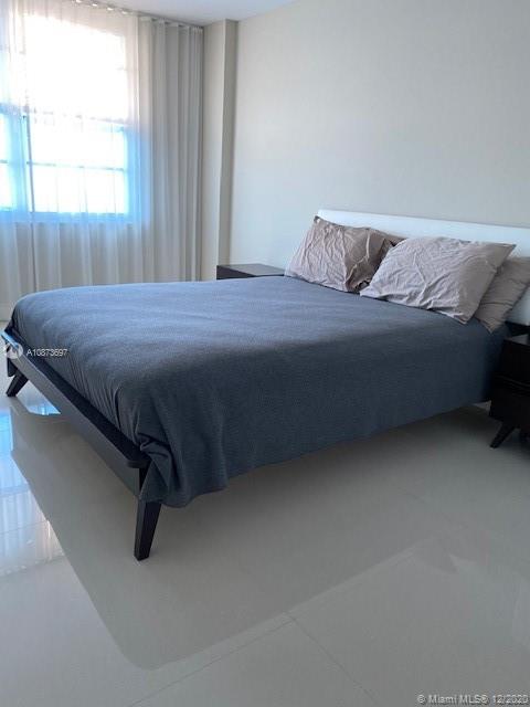 WINSTON TOWERS 500 CONDO - Residential