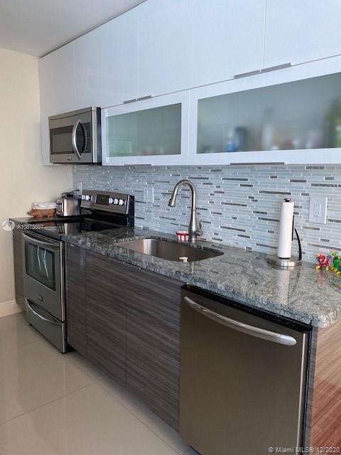 WINSTON TOWERS 500 CONDO - Residential