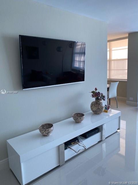 WINSTON TOWERS 500 CONDO - Residential