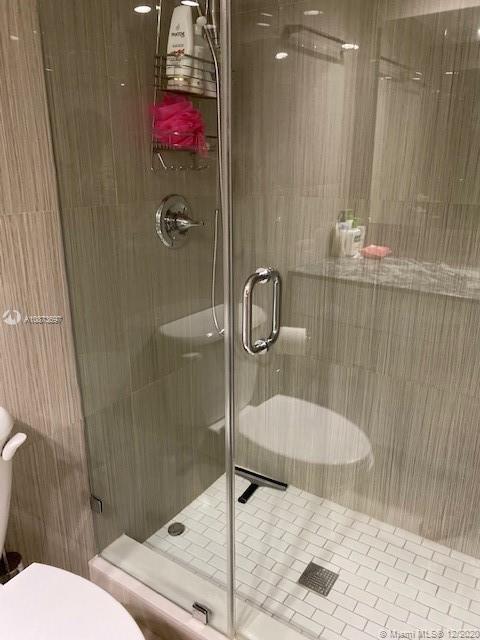 WINSTON TOWERS 500 CONDO - Residential