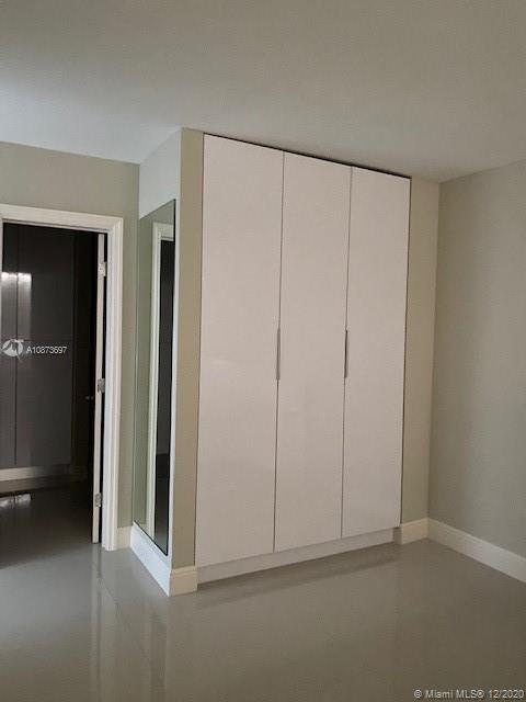 WINSTON TOWERS 500 CONDO - Residential