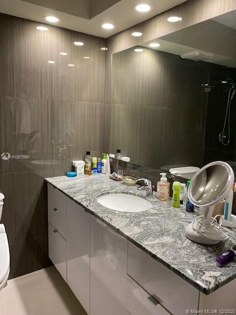 WINSTON TOWERS 500 CONDO - Residential