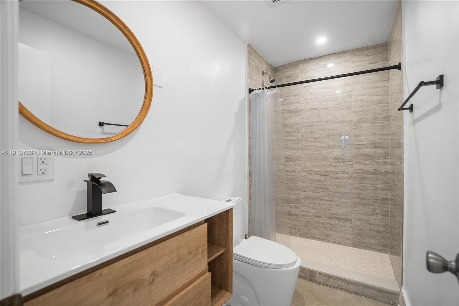 SKY LAKE HOMES - Residential