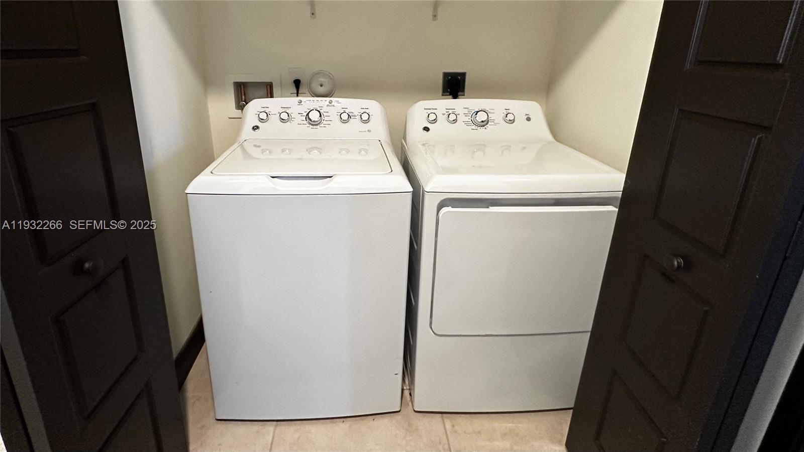 DUNNWOODY LAKE - Residential