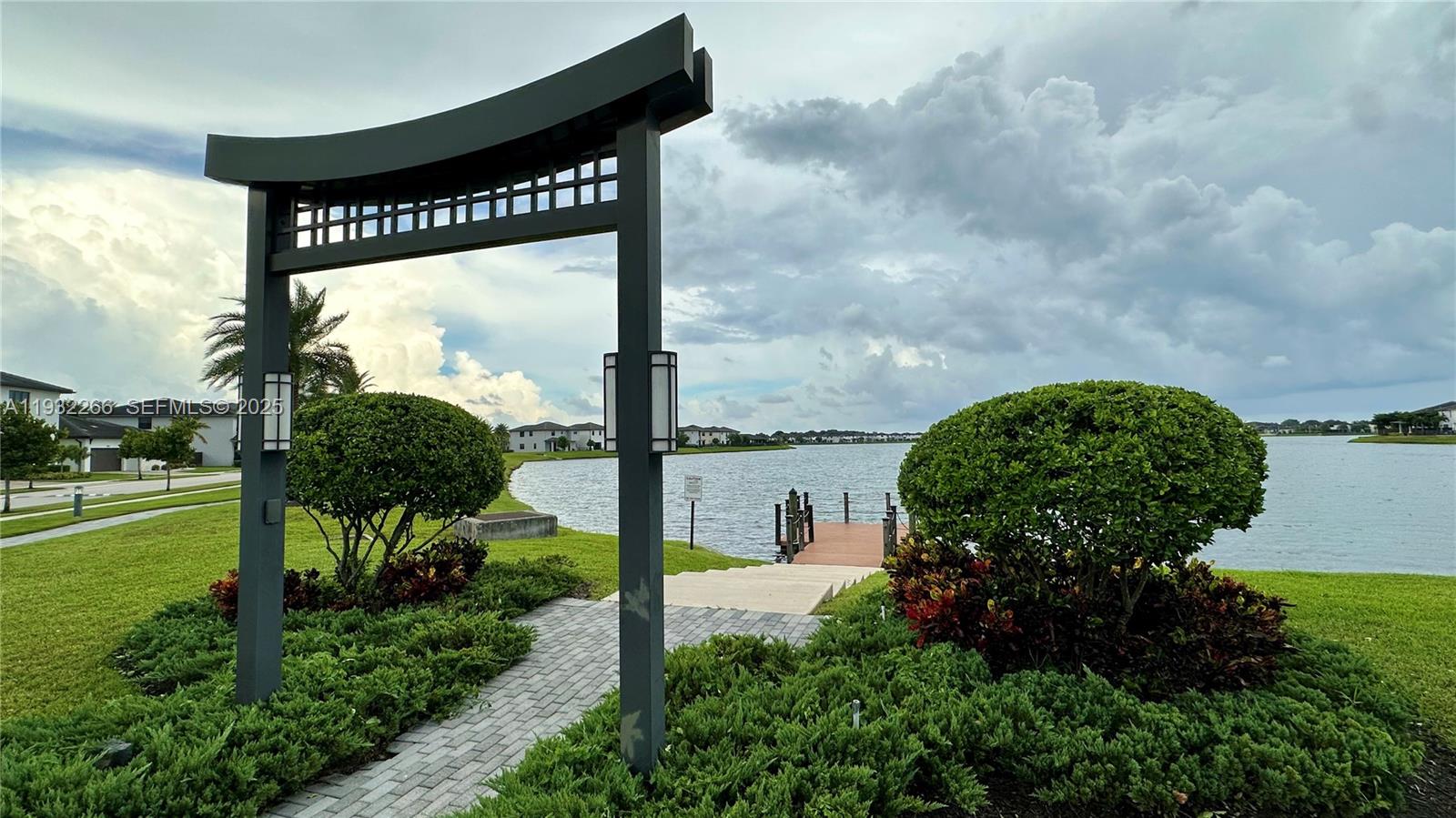 DUNNWOODY LAKE - Residential