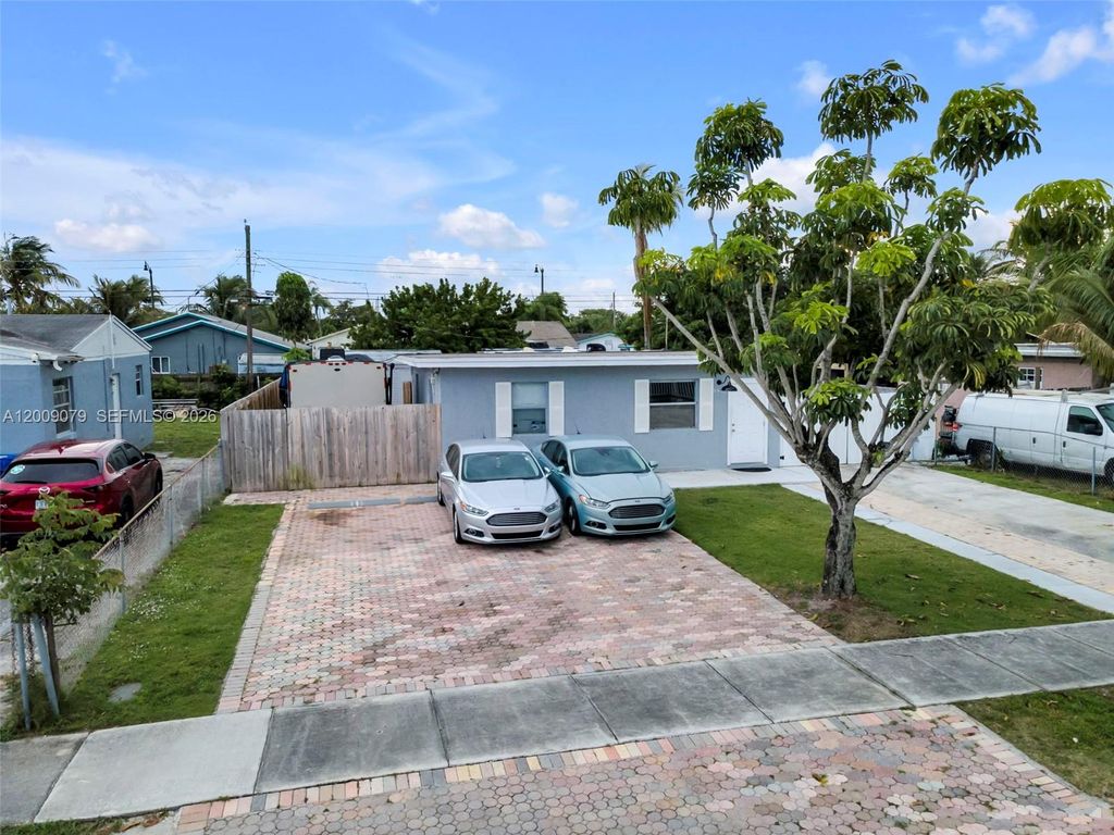 Photo of 2456 NW 6th St, Pompano Beach, FL 33069 (MLS # A12009079)