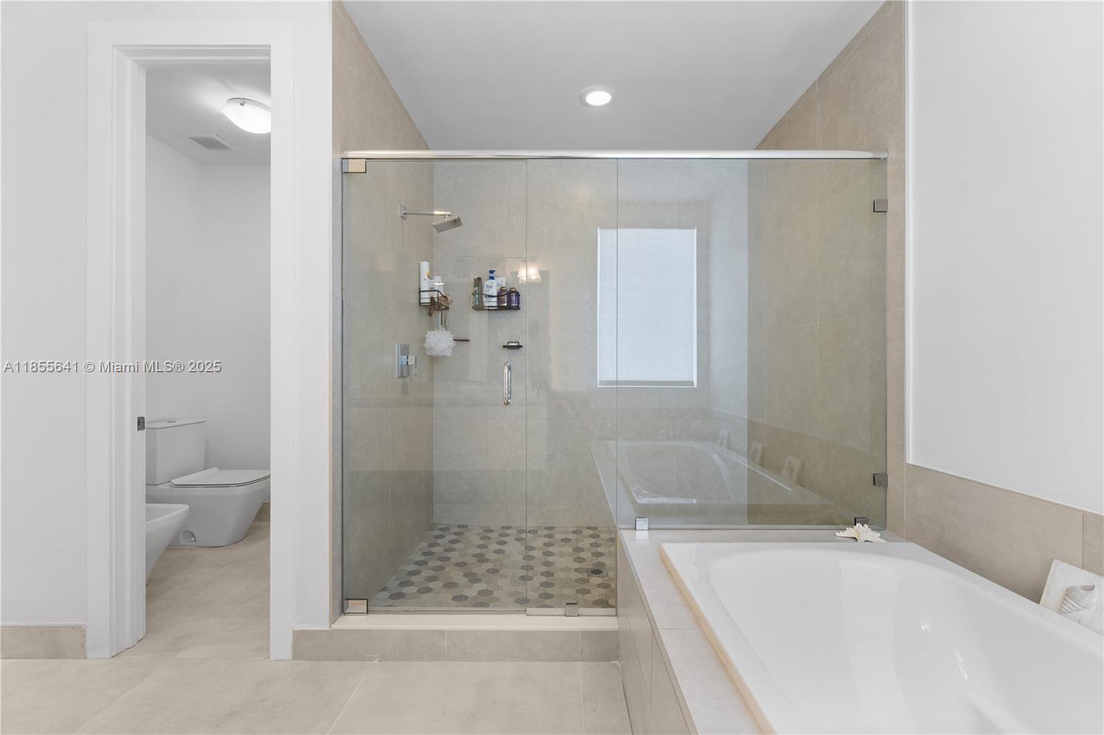 DORAL COMMONS RESIDENTIAL - Residential