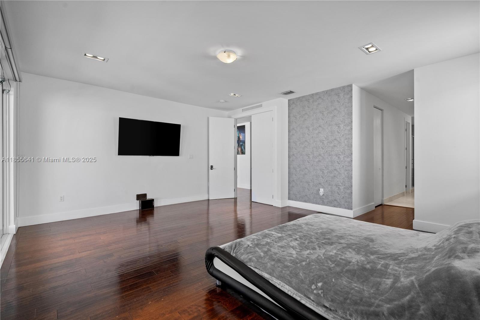 DORAL COMMONS RESIDENTIAL - Residential