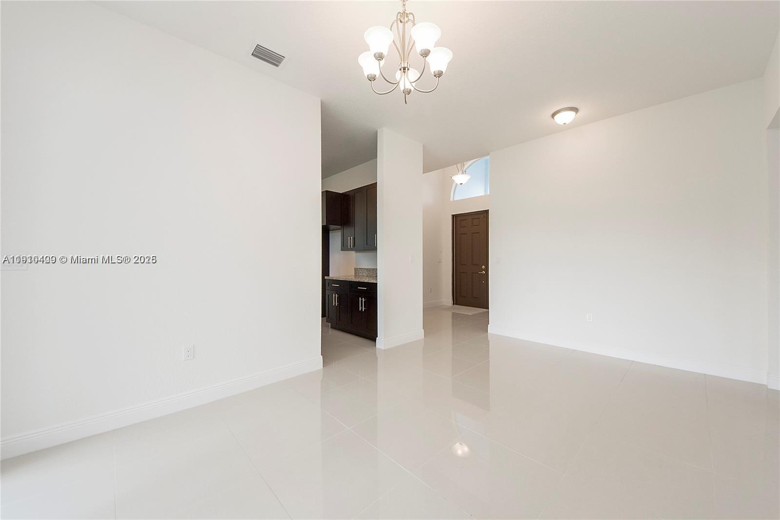 PALMETTO BAY ESTATES - Residential Lease