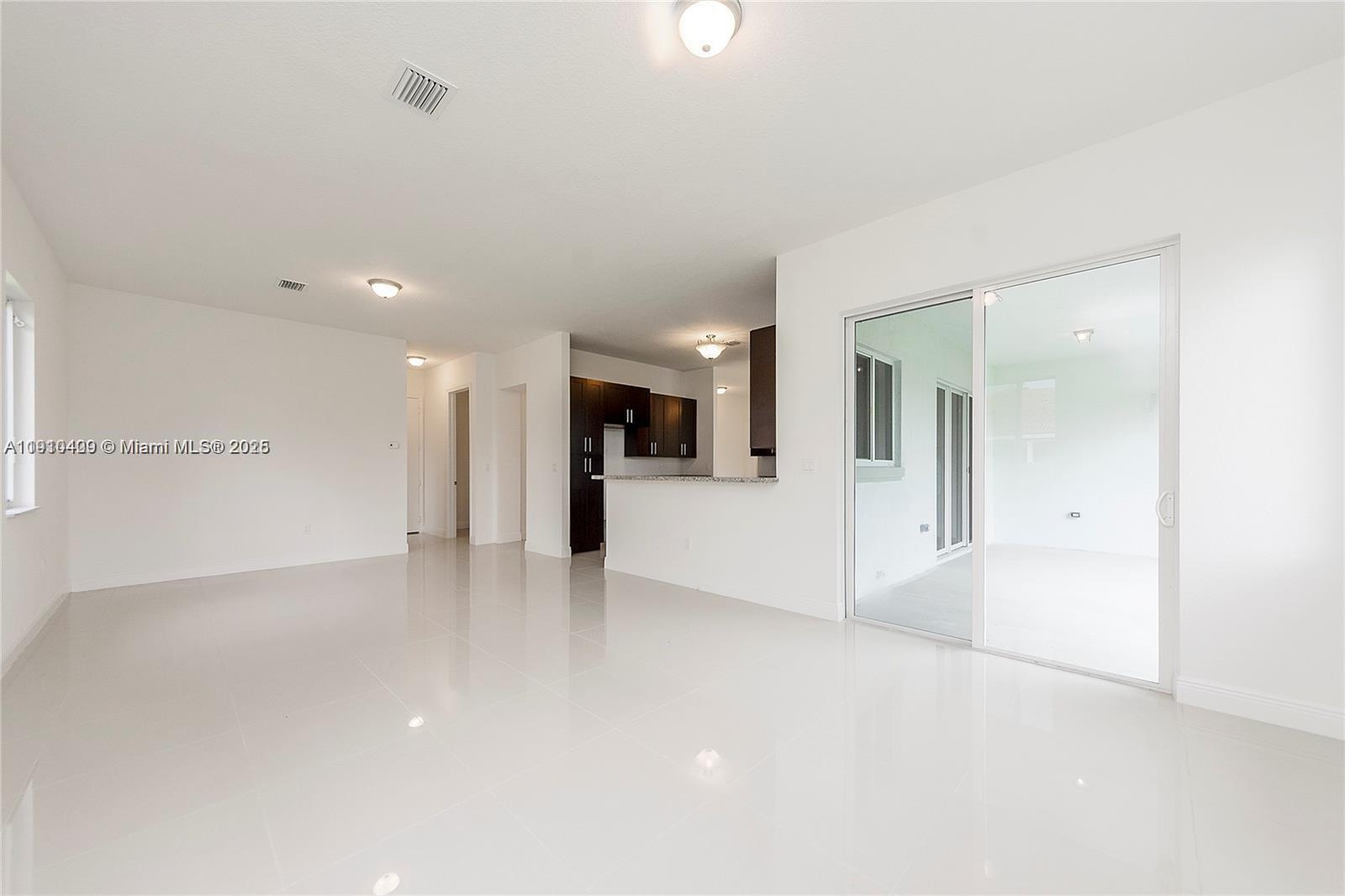 PALMETTO BAY ESTATES - Residential Lease