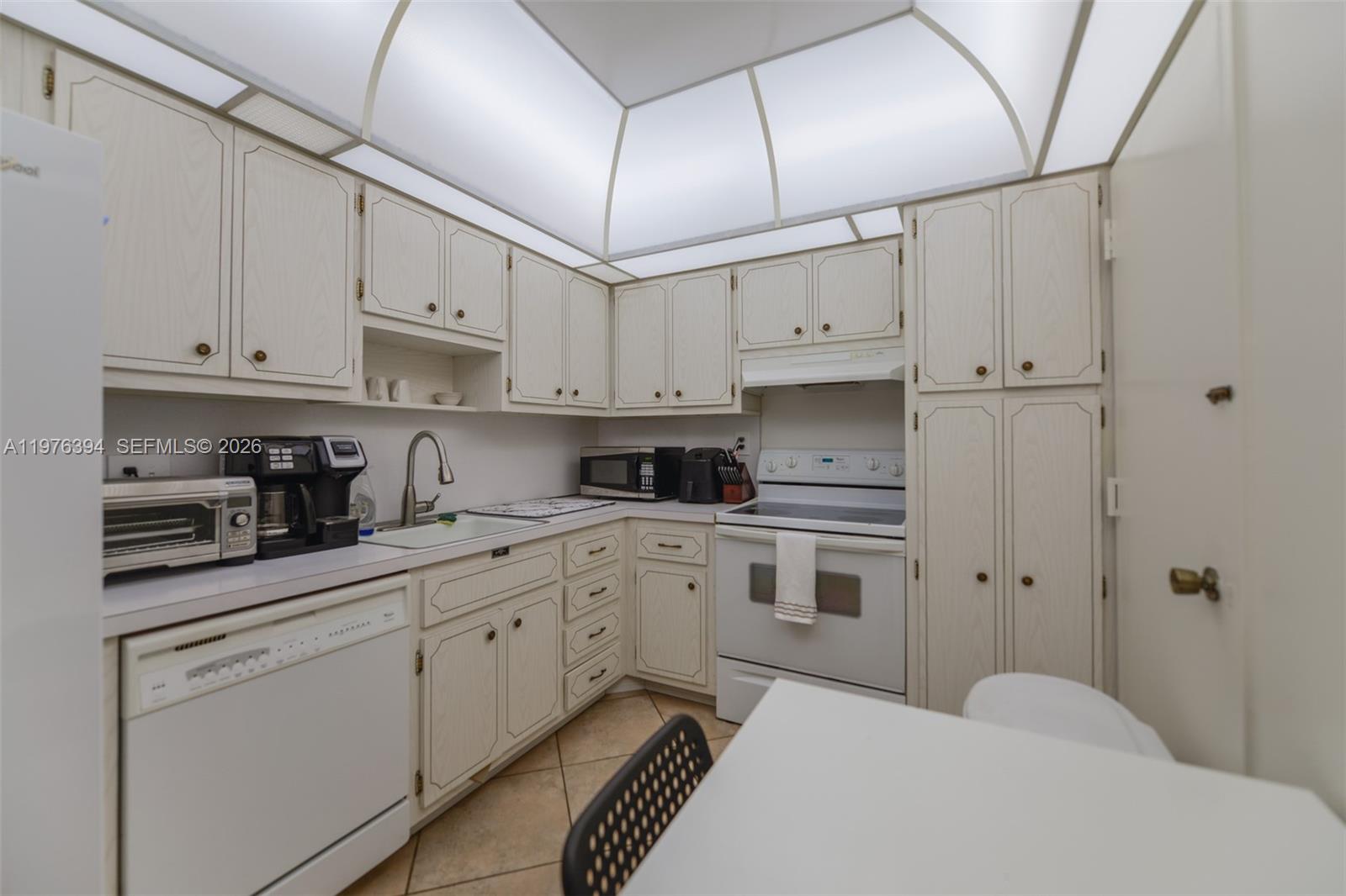 HEMISPHERES CONDO - Residential Lease