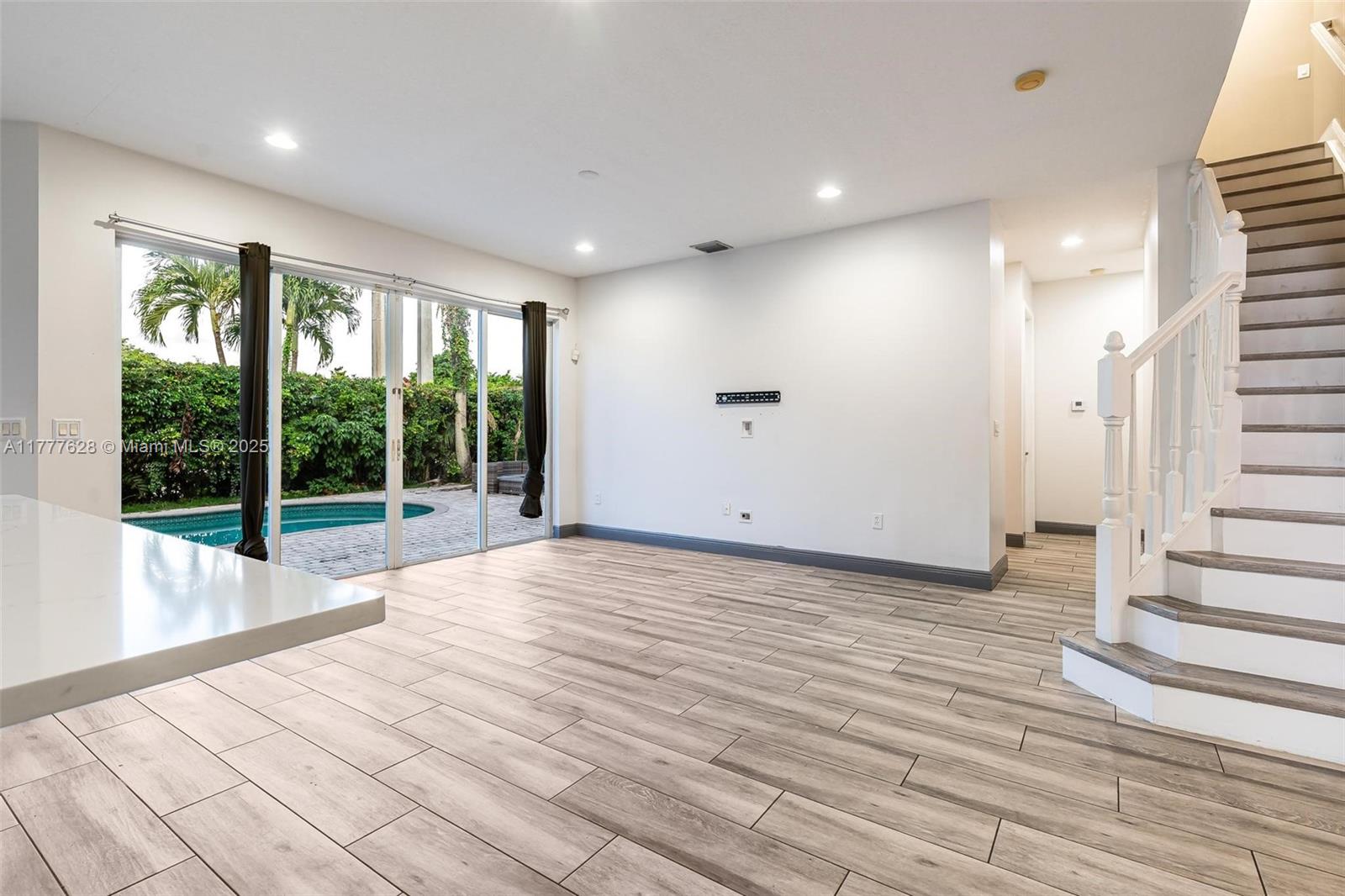 WESTCHESTER LAKES - Residential
