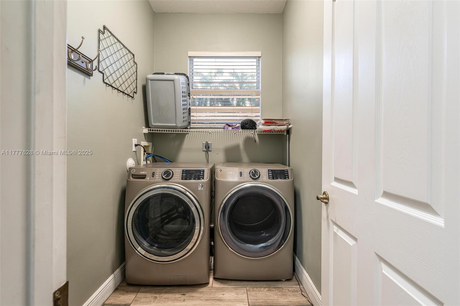 WESTCHESTER LAKES - Residential