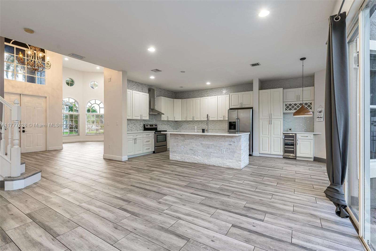 WESTCHESTER LAKES - Residential