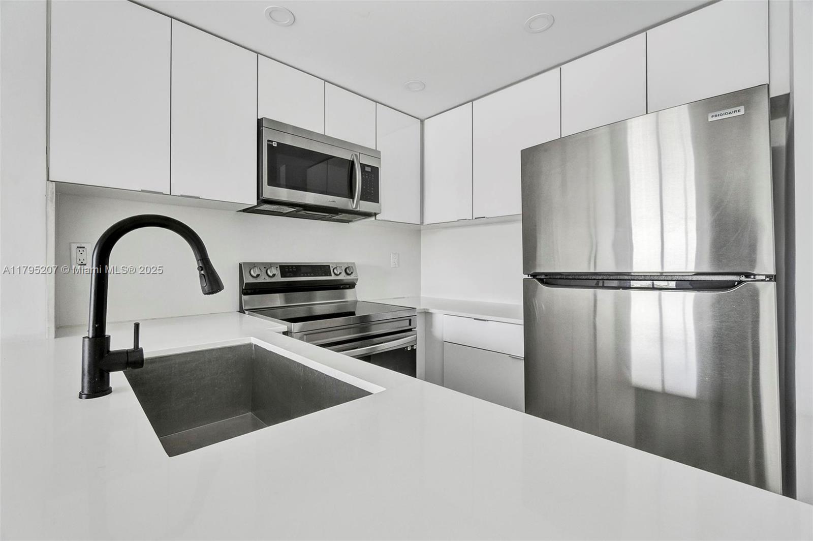 620 SW 10th St 103