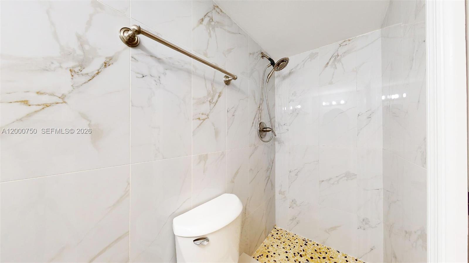 MONACO ESTATES AT KENDALL - Residential Lease