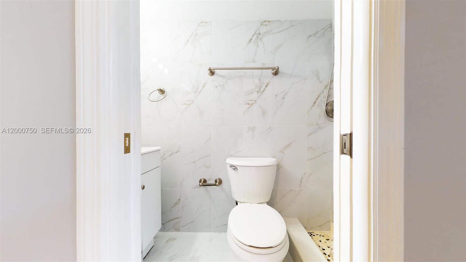 MONACO ESTATES AT KENDALL - Residential Lease