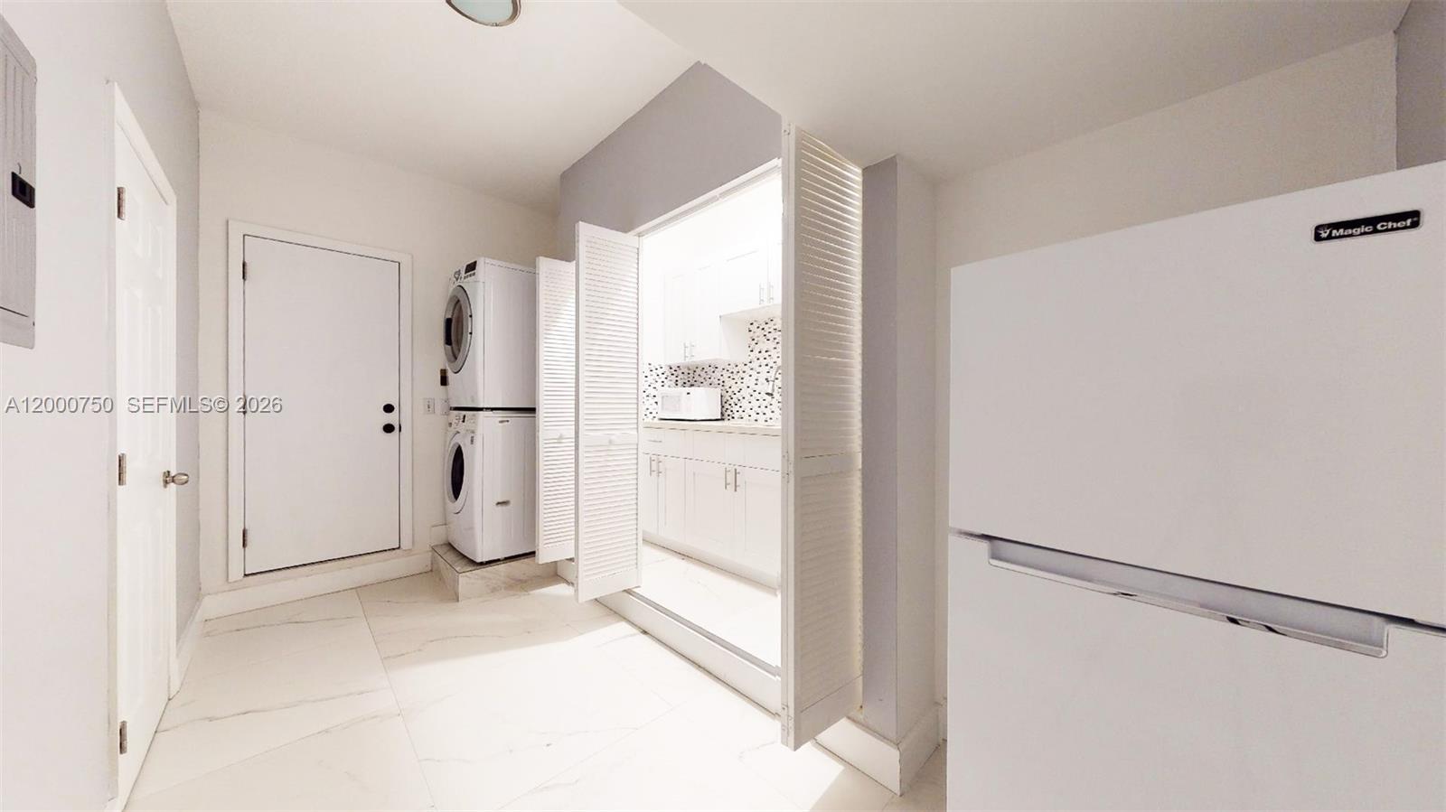 MONACO ESTATES AT KENDALL - Residential Lease