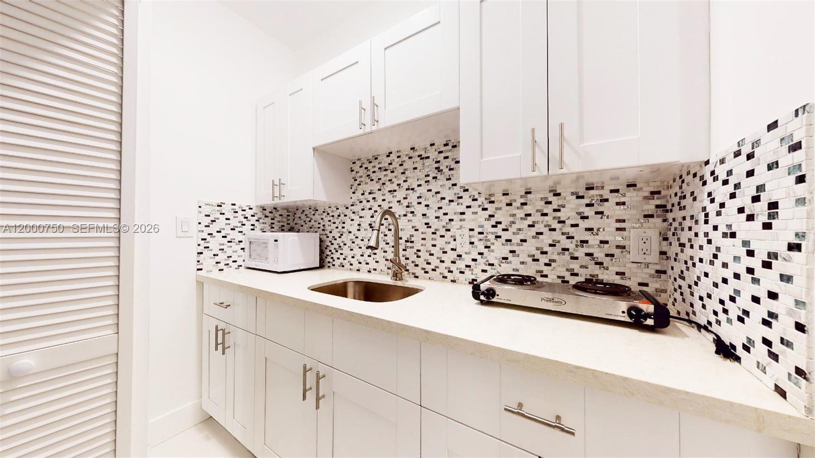 MONACO ESTATES AT KENDALL - Residential Lease