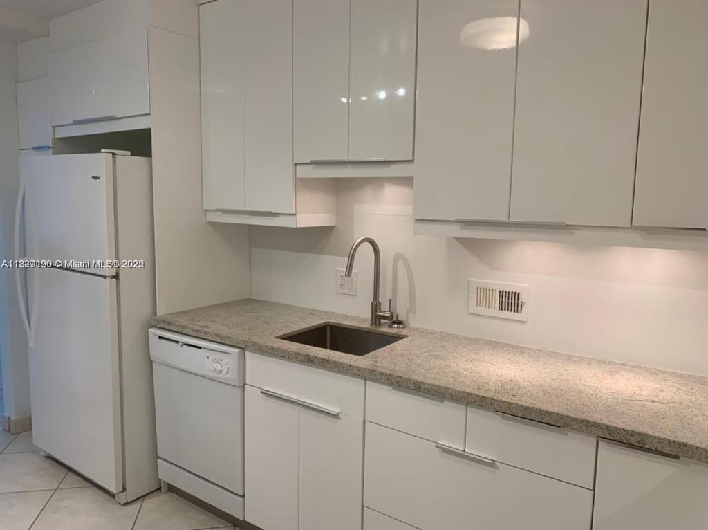 10185 Collins Ave 1402