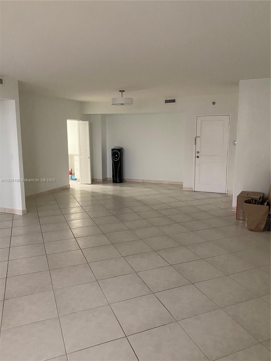 10185 Collins Ave 1402