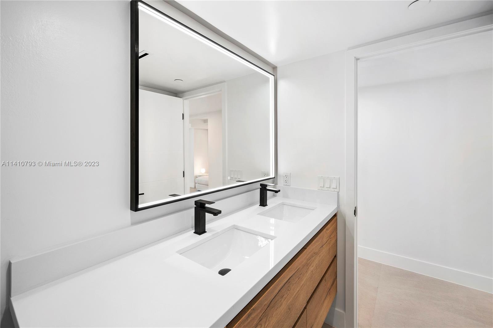 CASA DEL MAR CONDO - Residential