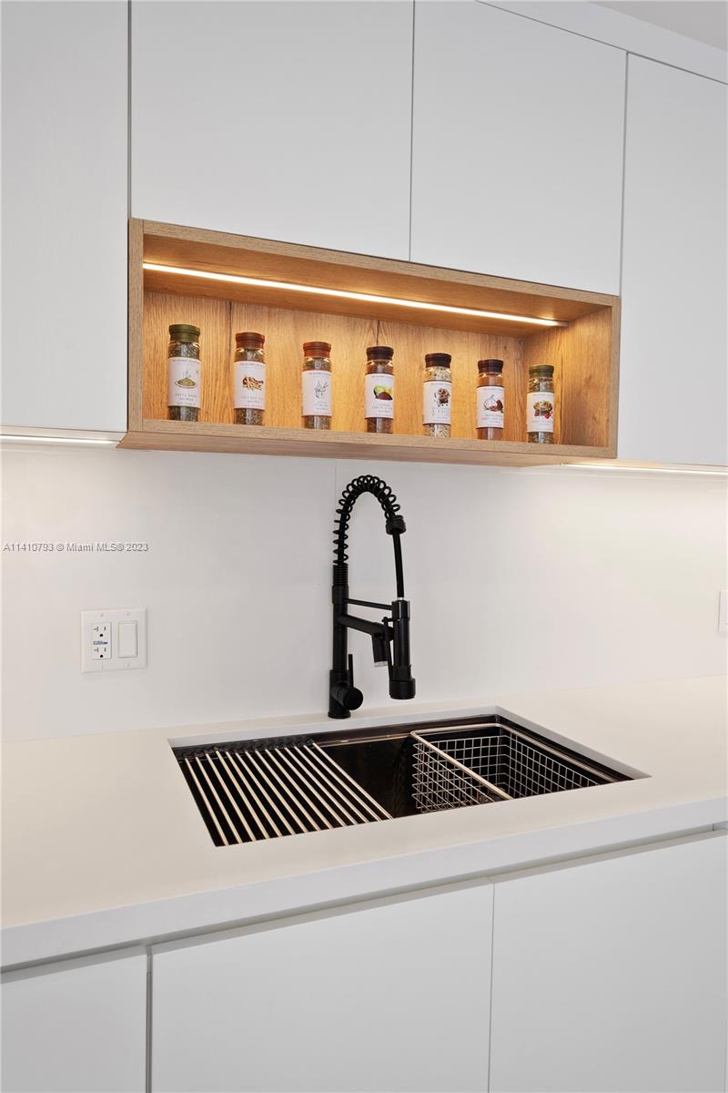 CASA DEL MAR CONDO - Residential