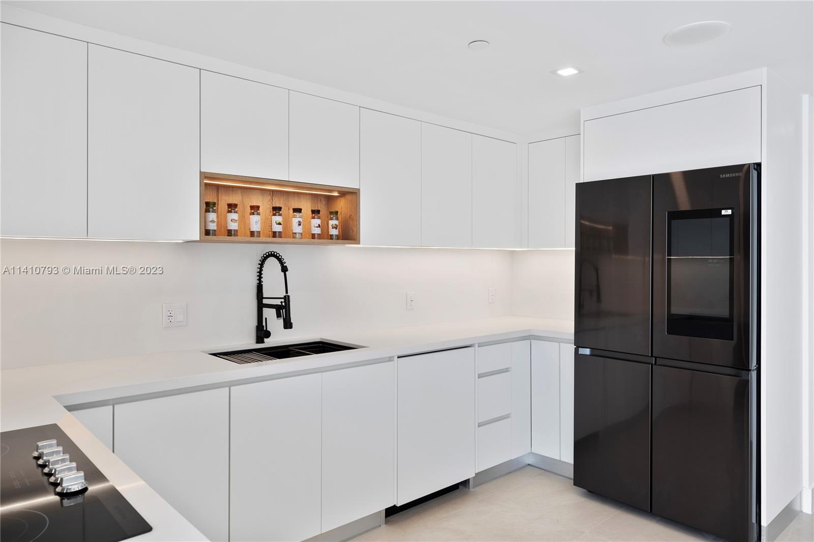 CASA DEL MAR CONDO - Residential