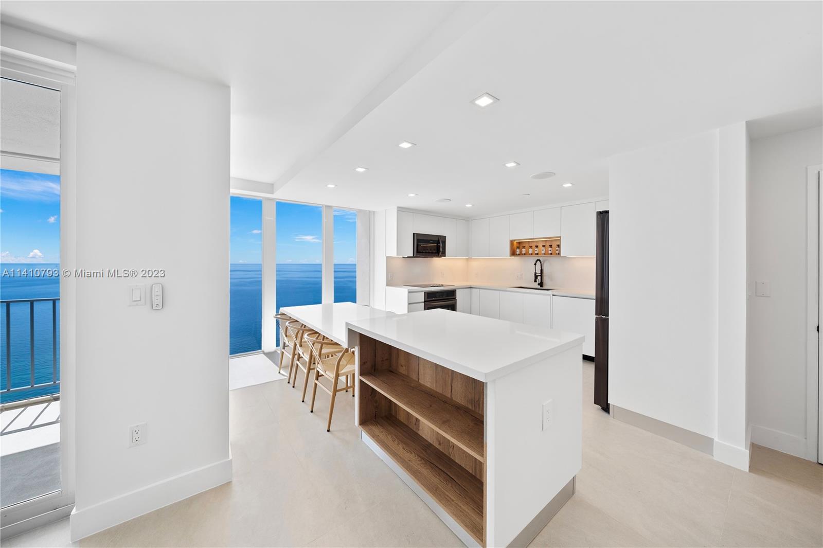 CASA DEL MAR CONDO - Residential