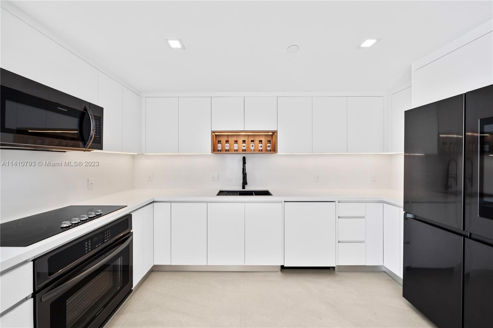 CASA DEL MAR CONDO - Residential