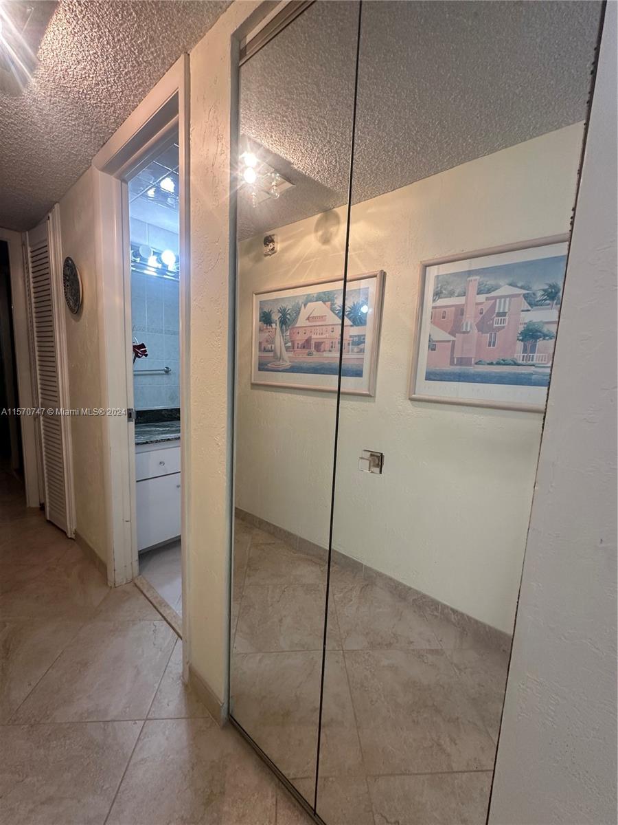 HALLMARK OF HOLLYWOOD CON - Residential