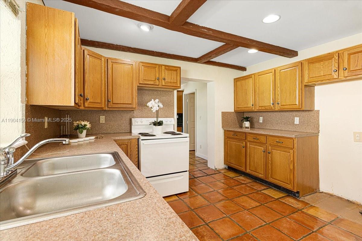 EVERGLADE LAND SALES CO - Residential Lease