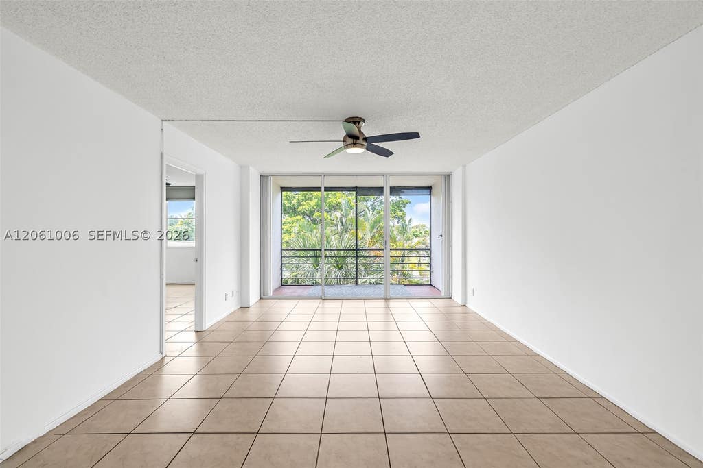 Photo of 112 Royal Park Dr #3A, Oakland Park, FL 33309 (MLS # A12061006)